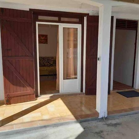 Appartement A Proximite De La Plage Du Bourg ! Sainte-Anne  Kültér fotó