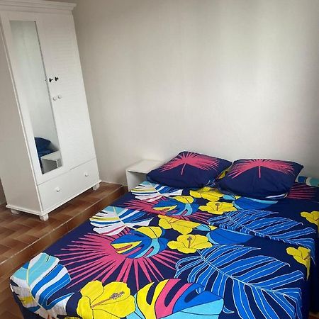 Appartement A Proximite De La Plage Du Bourg ! Sainte-Anne  Kültér fotó