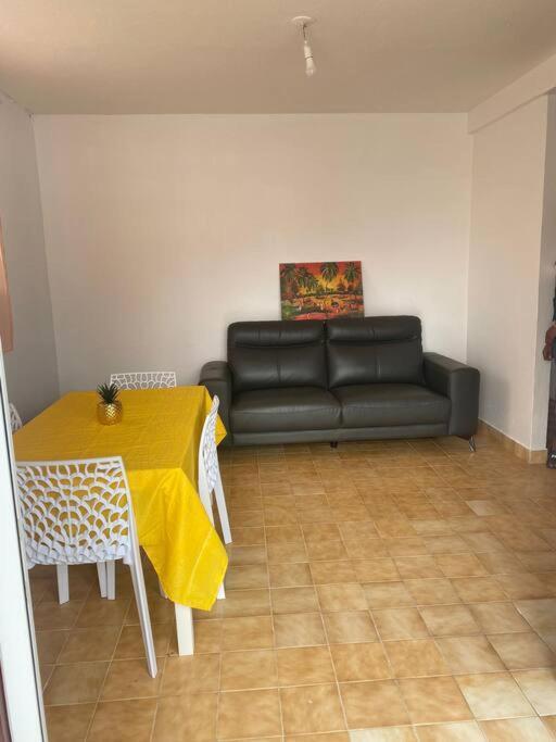 Appartement A Proximite De La Plage Du Bourg ! Sainte-Anne  Kültér fotó
