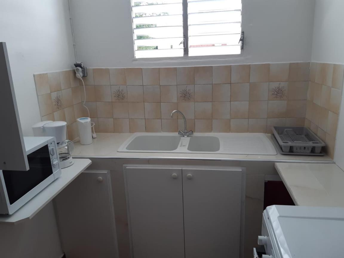 Appartement A Proximite De La Plage Du Bourg ! Sainte-Anne  Kültér fotó